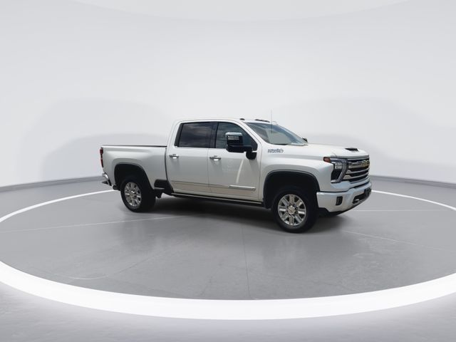 Used 2025 Beige Chevrolet High Country image 2