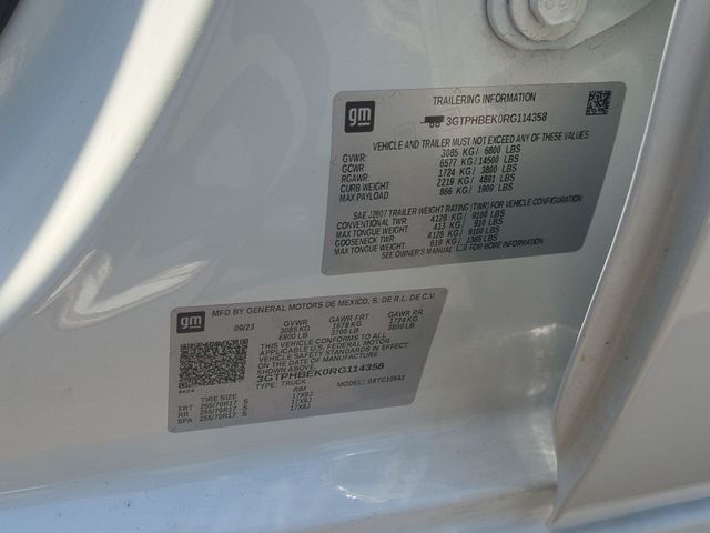 Used 2024 White GMC SLE image 26