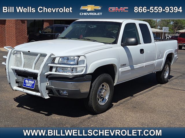 Olympic White 2004 Chevrolet Silverado 2500 LS Extended Cab 4WD Pickup Truck Four-Wheel Drive 4-Speed Automatic Overdrive
