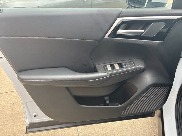 2024 Mitsubishi Outlander SE  at Royal Nissan