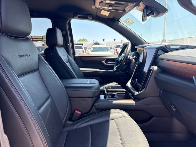 Used 2025 GMC Yukon XL SUV