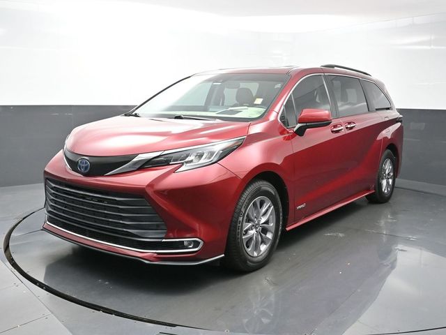  2021 Toyota Sienna XLE 7-Passenger FWD   