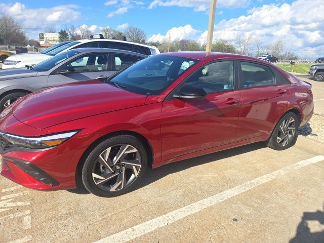 Ultimate Red 2025 Hyundai Elantra SEL Sport FWD Sedan Front-Wheel Drive Continuously Variable Transmission