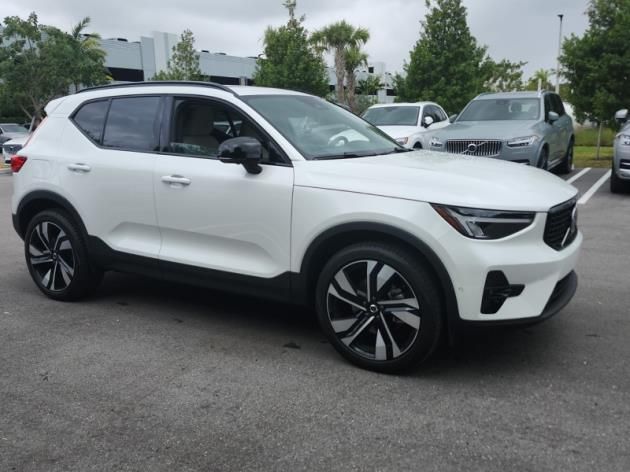 2023 Volvo XC40 Plus's photo
