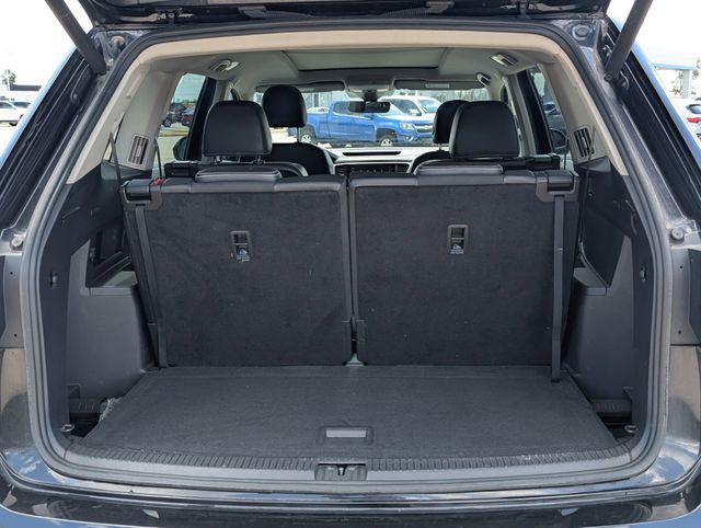 Used 2022  Volkswagen 3.6L V6 SEL Premium R-Line image 28