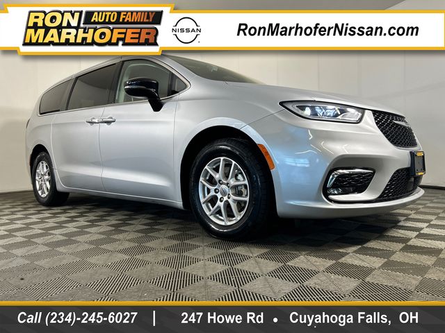 Silver Mist Clearcoat 2024 Chrysler Pacifica Minivan Front-Wheel Drive 9-Speed Automatic
