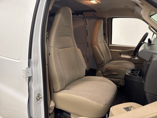 New 2026 Summit White Chevrolet Work Van image 23