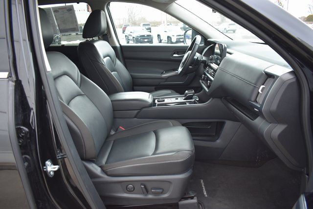 Used 2025 Nissan Pathfinder SUV