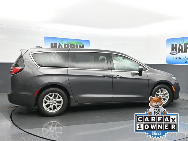 2023 Chrysler Pacifica Touring L photo