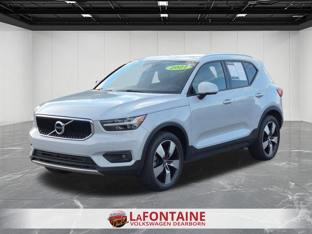 2021 Volvo XC40 Momentum