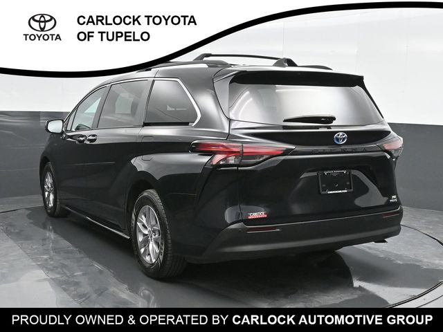 2022 Toyota Sienna XLE 8