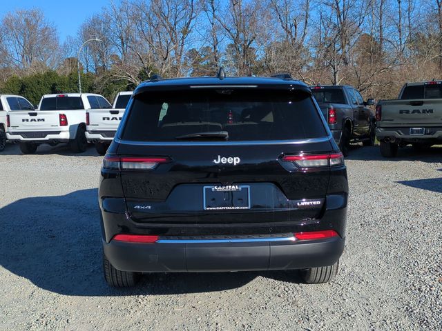 New 2025 Diamond Black Crystal Pearl-Coat Exterior Paint Jeep Limited image 4