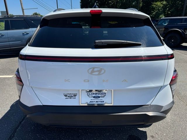 Used 2025 White Hyundai SEL image 6