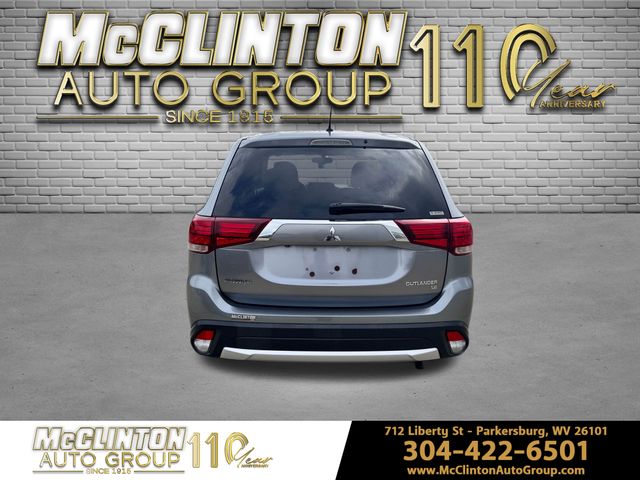 2016 Mercury Gray Metallic Mitsubishi Outlander SE 4X4 SUV