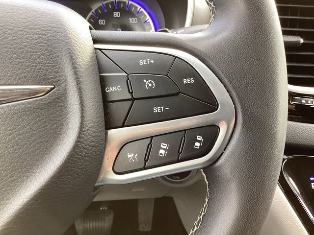 Used Car 2023 Chrysler Pacifica  Touring L For Sale Under $25,000 In San Antonio, Texas