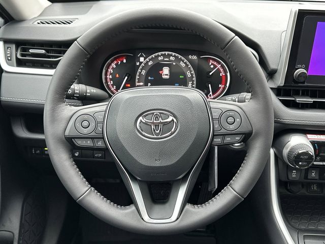 2025 Toyota RAV4 XLE Premium 8