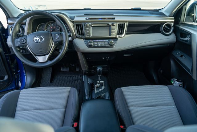 2015 Toyota RAV4 XLE 12