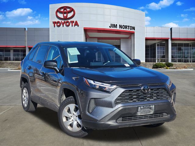 2024 Toyota RAV4 LE's photo
