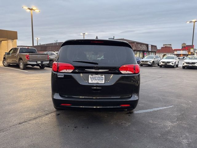 Used 2023 Black Chrysler LX image 5