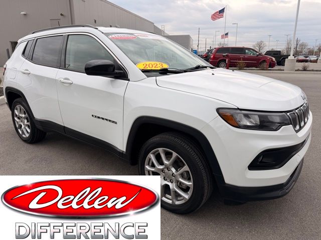 Bright White Clearcoat 2022 Jeep Compass Latitude Lux 4WD SUV / Crossover Four-Wheel Drive 9-Speed Automatic