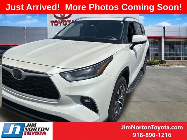 Used 2021 Toyota Highlander XLE in Tusla OK | 5TDGZRAH6MS528481