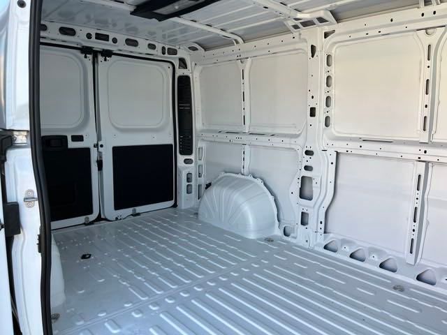 2024 Ram ProMaster 1500 Low Roof 33