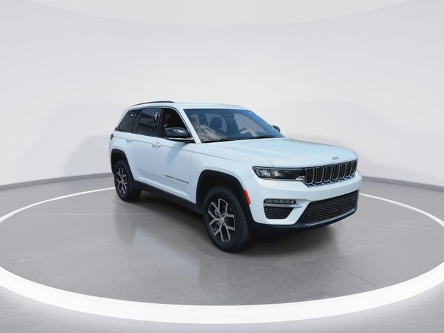Used 2025 White Jeep Limited image 2