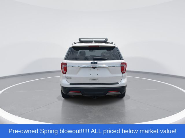 Used 2019 White Platinum Clearcoat Metallic Ford XLT image 7