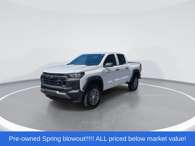 Used 2025 Summit White Chevrolet Trail Boss image 4