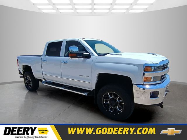 Summit White 2019 Chevrolet Silverado 2500HD Pickup Truck Four-Wheel Drive 6-Speed Automatic