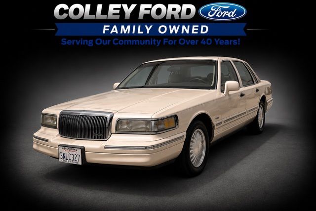 White (Ivory) 1995 Lincoln Town Car Sedan Rear-Wheel Drive 4-Speed Automatic