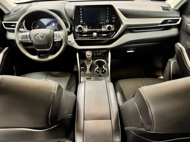 Used 2021 Silver Toyota XLE image 12