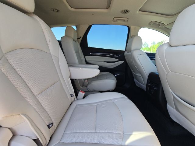 2022 Buick Enclave Essence:C02611