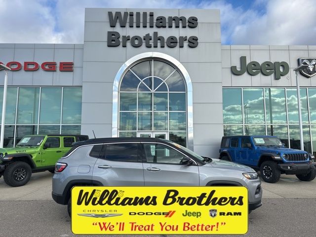 2024 Jeep Compass Limited - Silver Zynith Metallic Clearcoat exterior view 5