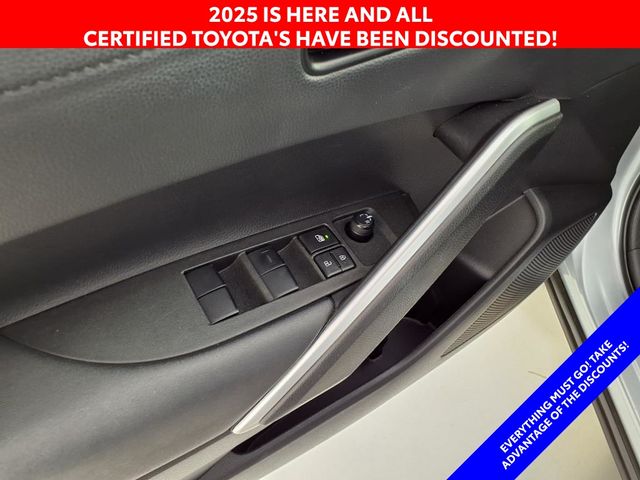 2022 Toyota Corolla Cross XLE photo
