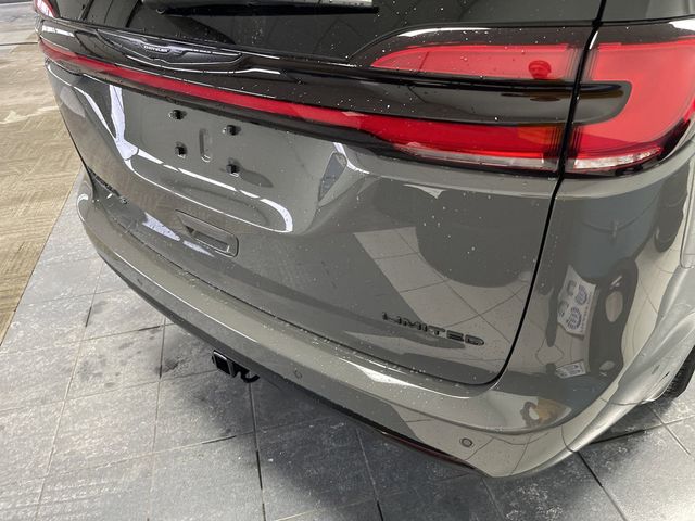2025 Chrysler Pacifica Limited photo