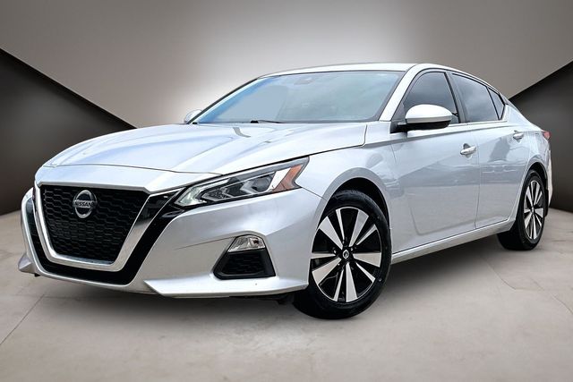 Brilliant Silver Metallic 2021 Nissan Altima Sedan Front-Wheel Drive Continuously Variable Transmission