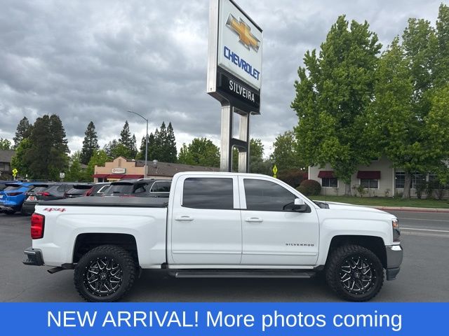 Summit White 2017 Chevrolet Silverado 1500 LT Crew Cab 4WD Pickup Truck Four-Wheel Drive 8-Speed Automatic