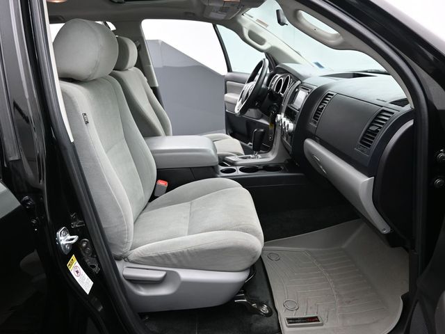 2016 Toyota Sequoia SR5 27