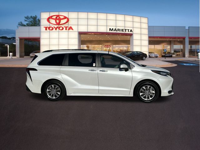 2023 Toyota Sienna XLE 29