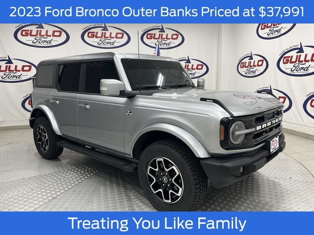 Iconic Silver Metallic 2023 Ford Bronco SUV / Crossover Four-Wheel Drive Automatic