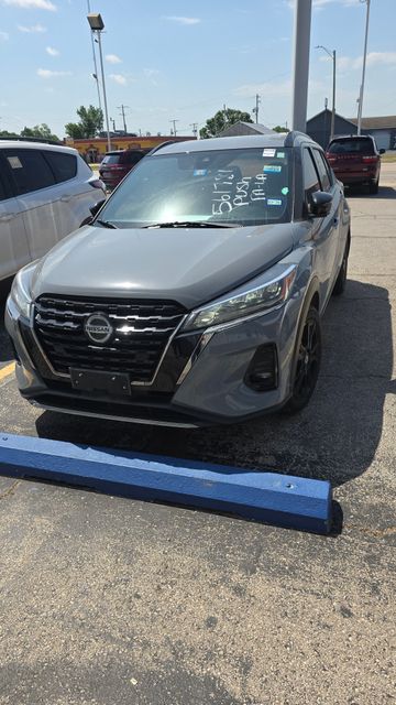 2021 Nissan Kicks SR