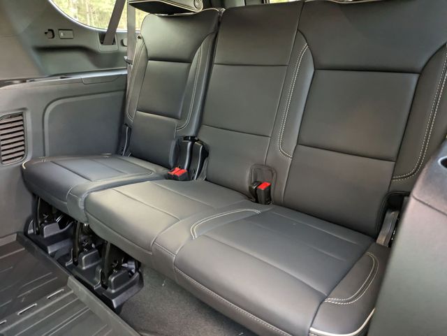 2025 Chevrolet Suburban Premier photo
