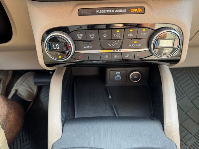 Used 2021 Red Ford SEL image 28