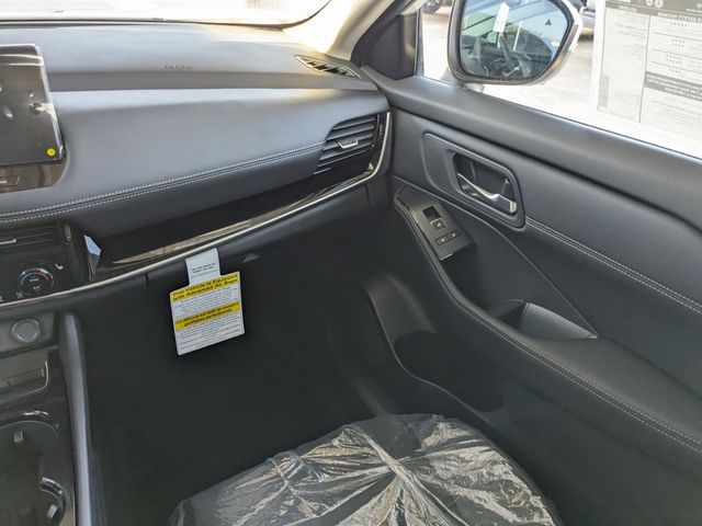 2025 Nissan Rogue SL photo