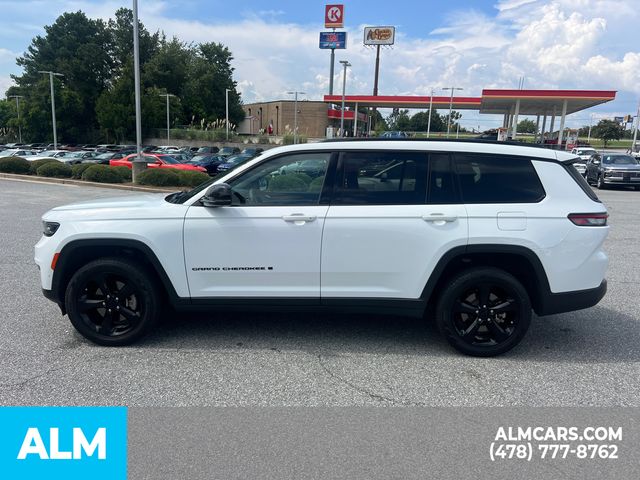Used 2025 White Jeep Limited image 9