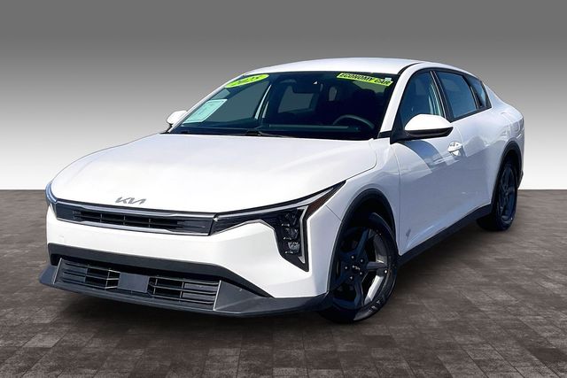 Snow White Pearl 2025 Kia K4 Sedan Front-Wheel Drive Continuously Variable Transmission