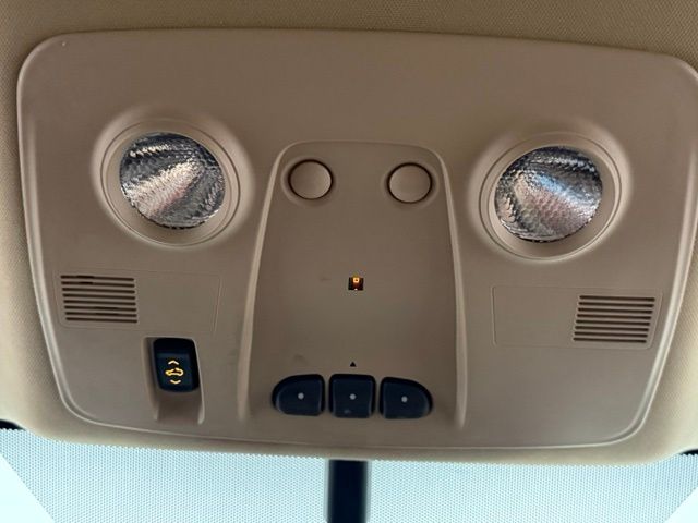 Used 2011 White GMC Denali image 23