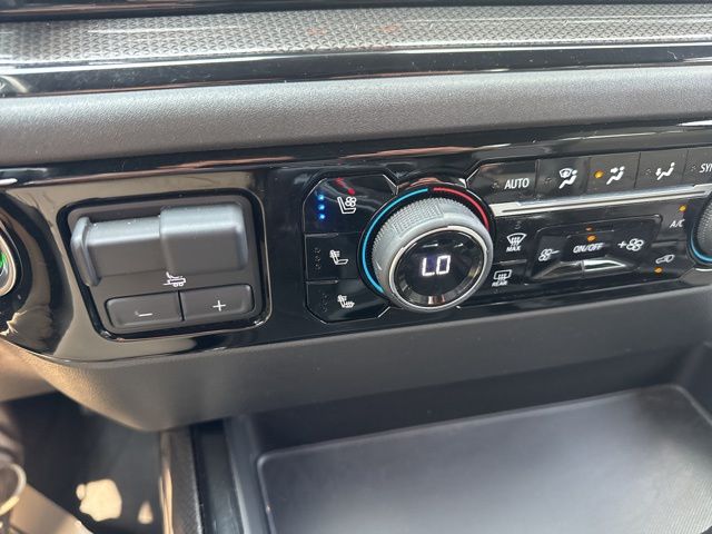 Used 2022 Black Chevrolet ZR2 image 23