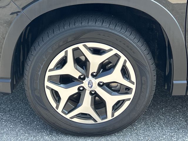 Used 2023 Black Subaru Premium image 41
